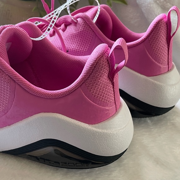 🆕 Nike pink white and black Sports Sneakers - Picture 10 of 10